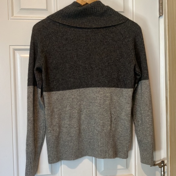 Only Mine Wool/Cashmere Cowl Neck Colorblock grey sweater - Picture 4 of 6